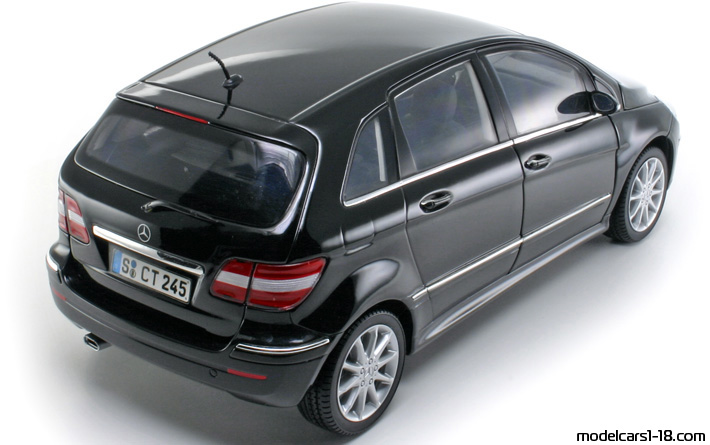 2005 - Mercedes B 200 (W245) Kyosho 1/18 (Schwarz) Hinten rechte seite
