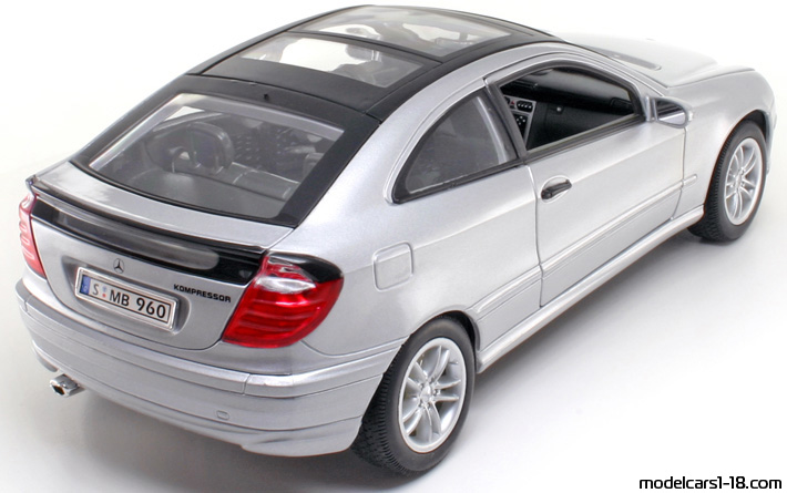 2001 - Mercedes C 200 Sportcoupe (CL203) Welly 1/18 (Сребрист) Задна дясна страна