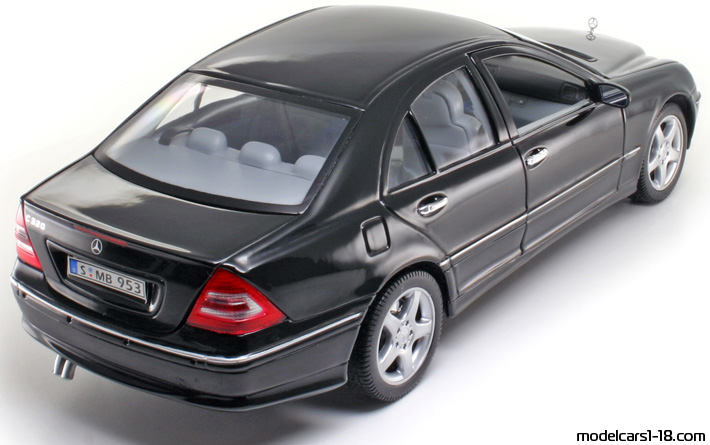 2000 - Mercedes C 320 (W203) Welly 1/18 (Чёрный) Задняя правая сторона