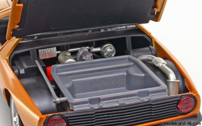 1969 - Mercedes C111 Concept Guiloy 1/18 (Orange / Black) Engine