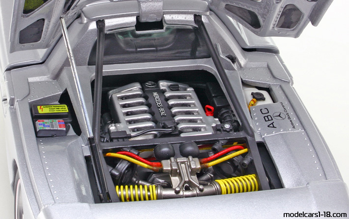 1991 - Mercedes C112 Concept Guiloy 1/18 (Light Silver) Engine