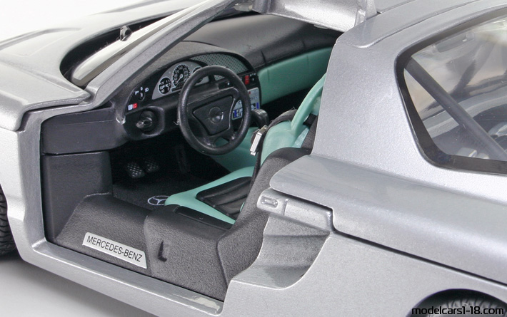 1991 - Mercedes C112 Concept Guiloy 1/18 (Light Silver) Interior dashboard