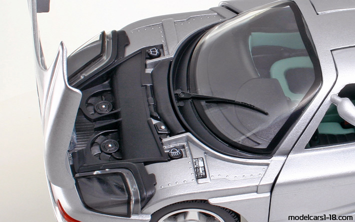 1991 - Mercedes C112 Concept Guiloy 1/18 (Light Silver) Trunk / Popup headlights