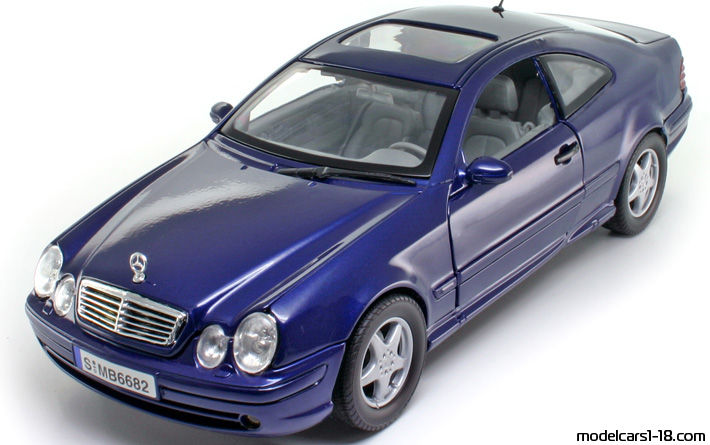 2002 - Mercedes CLK 320 (C208) Motor Max 1/18 (Синий) Передняя левая сторона