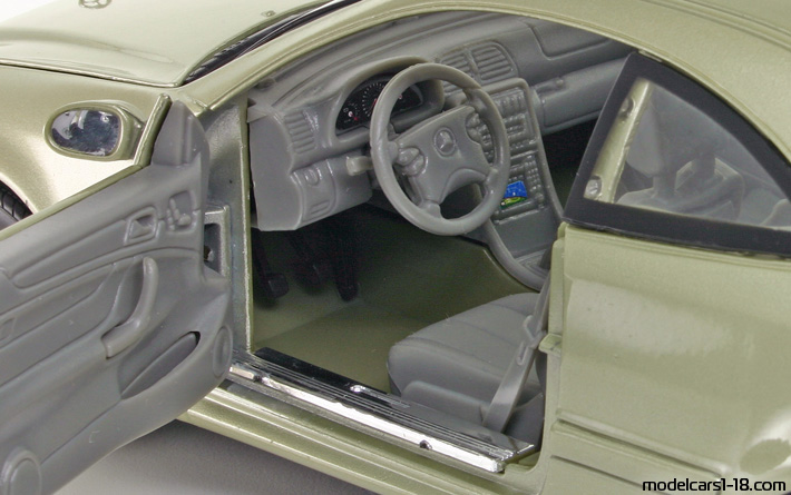 2002 - Mercedes CLK 320 (C208) Motor Max 1/18 (Золотой ) Интерьер панель приборов