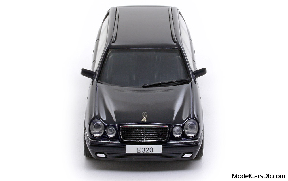 1998 - Mercedes E 320 T (S210) Herpa 1/43 (Blue) Front end