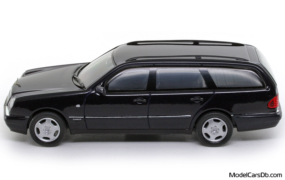 1998 - Mercedes E 320 T (S210) Herpa 1/43 (Blue) Side