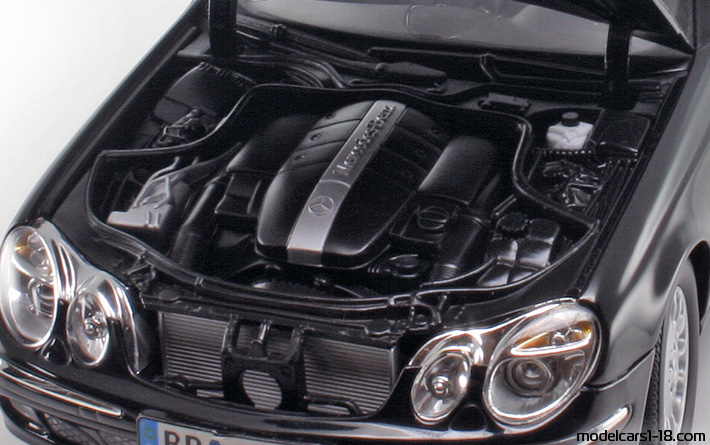 2002 - Mercedes E 320 T (S211) Kyosho 1/18 (Black) Engine