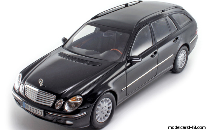 2002 - Mercedes E 320 T (S211) Kyosho 1/18 - Передняя левая сторона