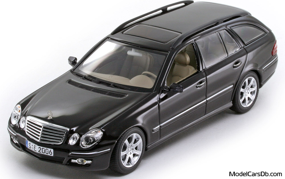 2003 - Mercedes E 320 T (S211) Minichamps 1/43 - Vorne linke Seite