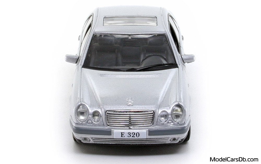 1995 - Mercedes E 320 (W210) DeAgostini 1/43 (Silber) Front