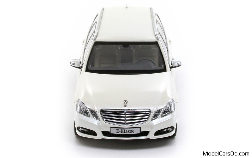 2009 - Mercedes E 350 T (S212) Schuco 1/43 (Weiß) Front