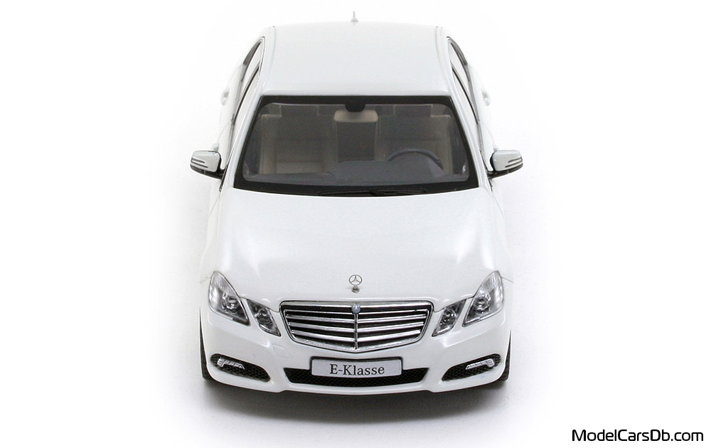 2009 - Mercedes E 350 (W212) Schuco 1/43 (White) Front end