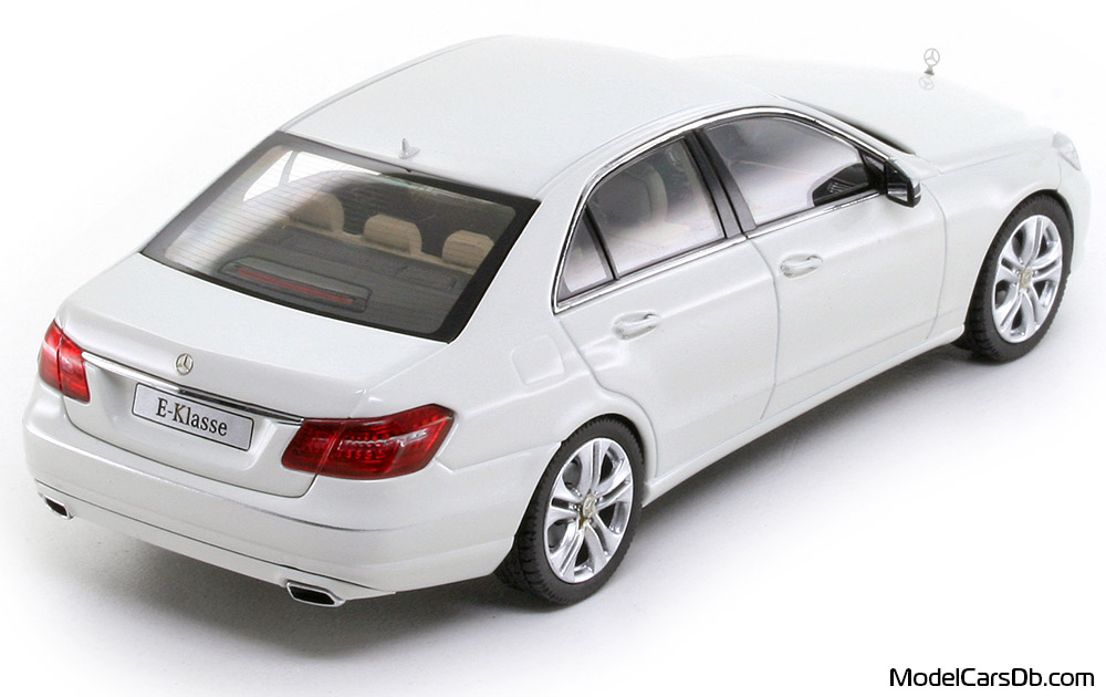 2009 - Mercedes E 350 (W212) Schuco 1/43 (White) Rear right side