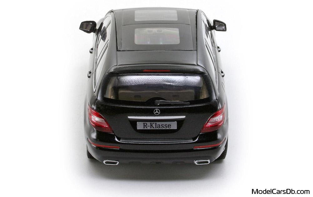 2011 - Mercedes R 350 (W251) Minichamps 1/43 (Black) Rear end