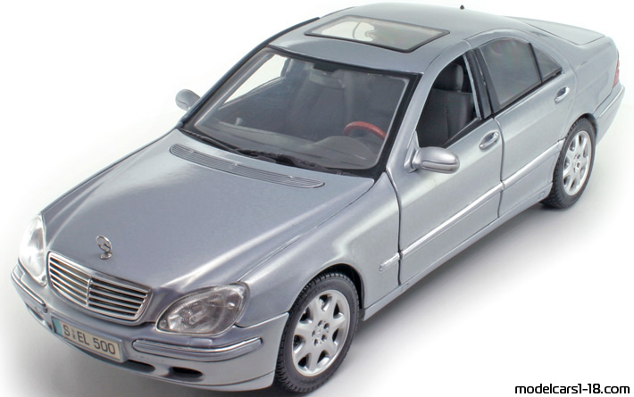 1999 - Mercedes S 500 (W220) Maisto 1/18 - Предна лява страна