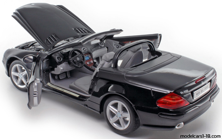 2001 - Mercedes SL 500 (R230) Welly 1/18 (Black) Opening parts