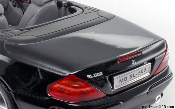 2001 - Mercedes SL 500 (R230) Welly 1/18 (Black) Trunk / Popup headlights