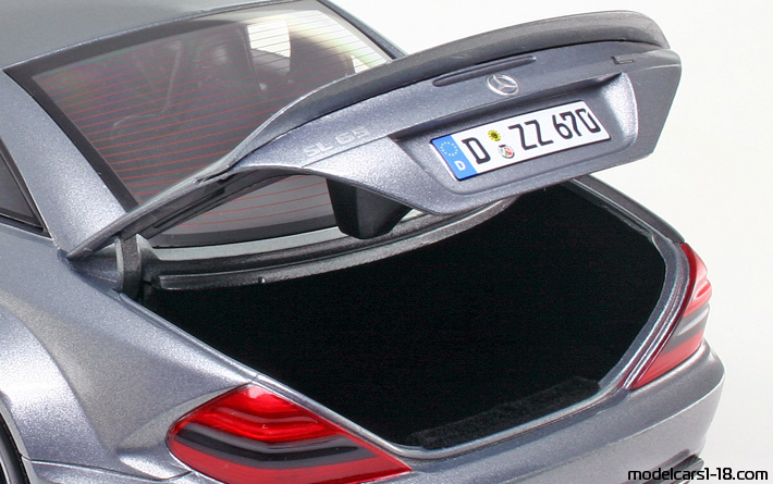 2009 - Mercedes SL 65 AMG Black Series (R230) Minichamps 1/18 (Grey) Trunk / Popup headlights