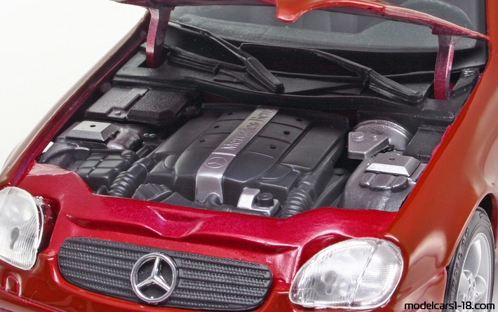 2001 - Mercedes SLK 230 (R170) Maisto 1/18 (Braun) Motor