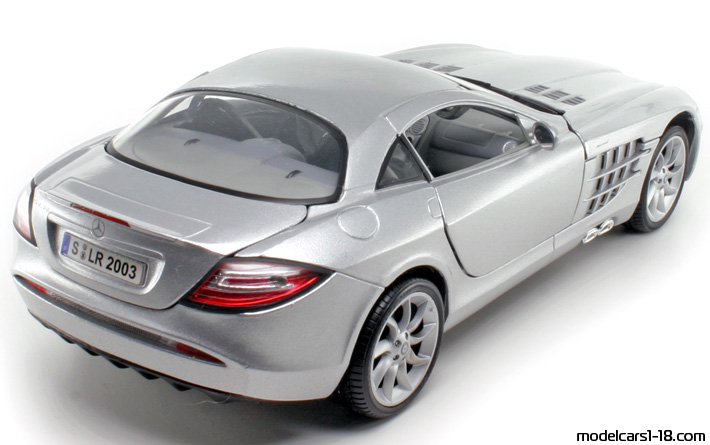 2003 - Mercedes SLR McLaren (C199) Maisto 1/18 (Серебристый) Задняя правая сторона
