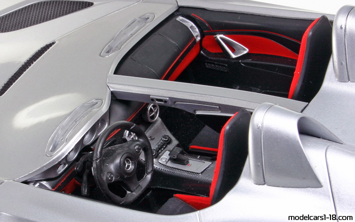 2009 - Mercedes SLR McLaren Stirling Moss (Z199) Minichamps 1/18 (Silber) Innenraum Armaturenbrett