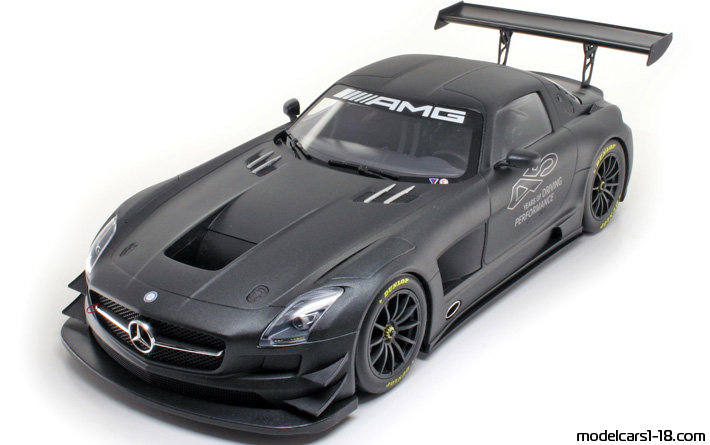 2011 - Mercedes SLS AMG GT3 (C197) Minichamps 1/18 - Front left side