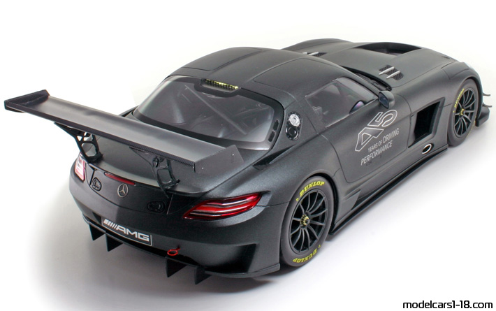 2011 - Mercedes SLS AMG GT3 (C197) Minichamps 1/18 (Grau) Hinten rechte seite