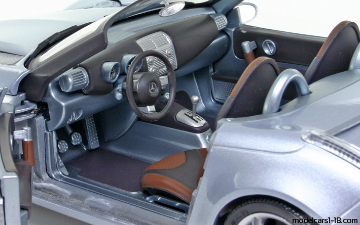 2000 - Mercedes Vision SLA Concept Gate 1/18 (Purple) Interior dashboard