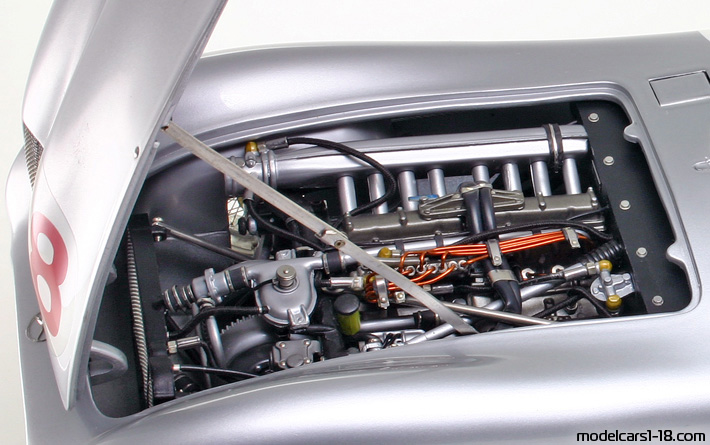 1955 - Mercedes W196R Streamliner CMC 1/18 (Светло-серебристый / Белый) Двигатель