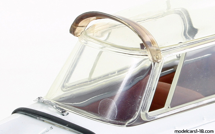 1955 - Messerschmitt KR200 Just Married Revell 1/18 (Weiß) Kofferraum / Klappbare Scheinwerfer