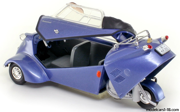 1955 - Messerschmitt KR200 Revell 1/18 (Blue) Opening parts
