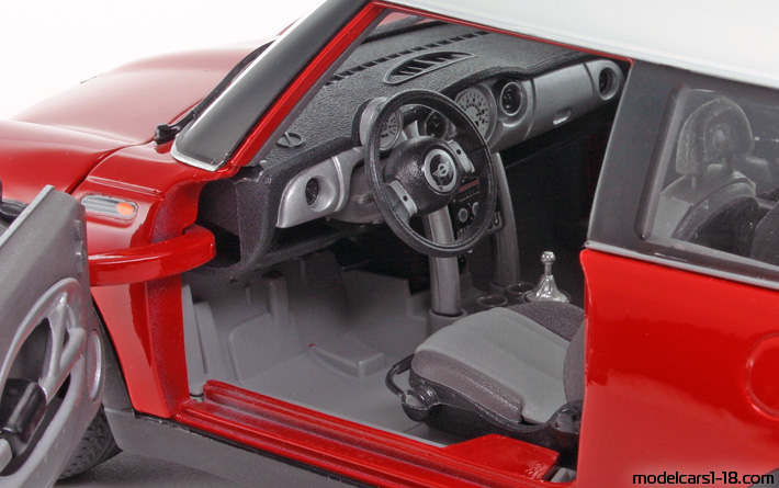2001 - Mini Cooper Bburago 1/18 (Red / White) Interior dashboard