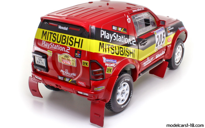 2001 - Mitsubishi Pajero Rally Solido 1/18 (Red / Yellow) Rear right side