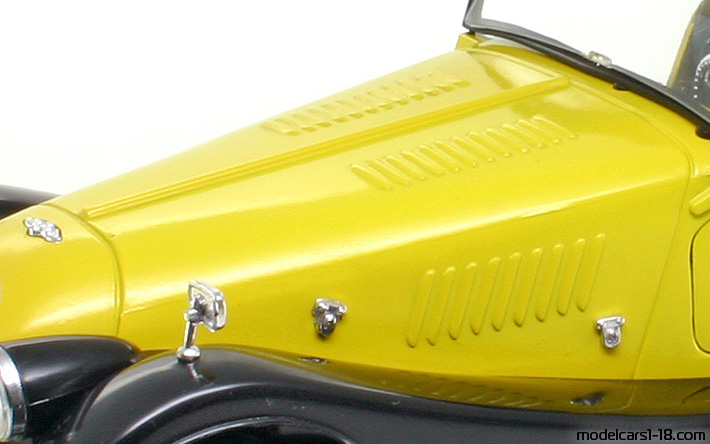 1968 - Morgan Plus 8 Polistil 1/16 (Жълт / Черен) Двигател