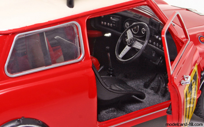 1967 - Morris Mini Cooper 1275S Kyosho 1/18 (Rot / Weiß) Innenraum Armaturenbrett