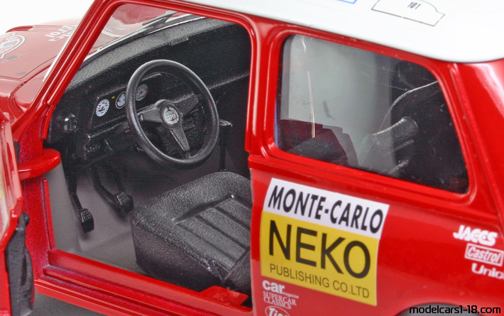 1994 - Morris Mini Cooper Bburago 1/16 (Rot / Weiß) Innenraum Armaturenbrett