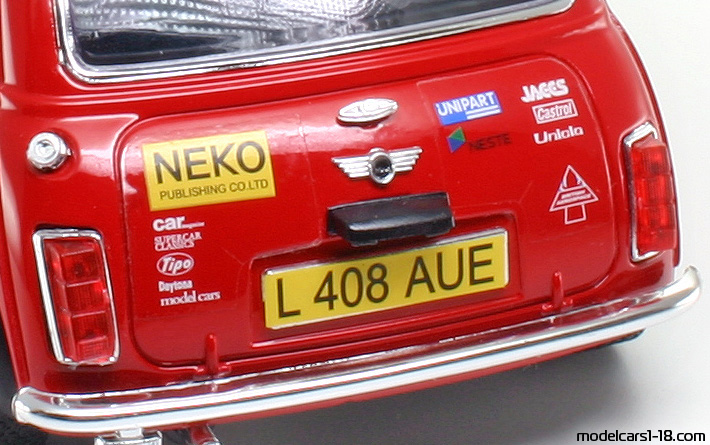 1994 - Morris Mini Cooper Bburago 1/16 (Rot / Weiß) Kofferraum / Klappbare Scheinwerfer