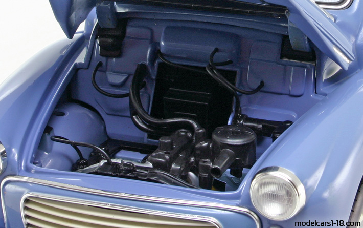 1959 - Morris Minor 1000 Tourer Minichamps 1/18 (Lila) Motor