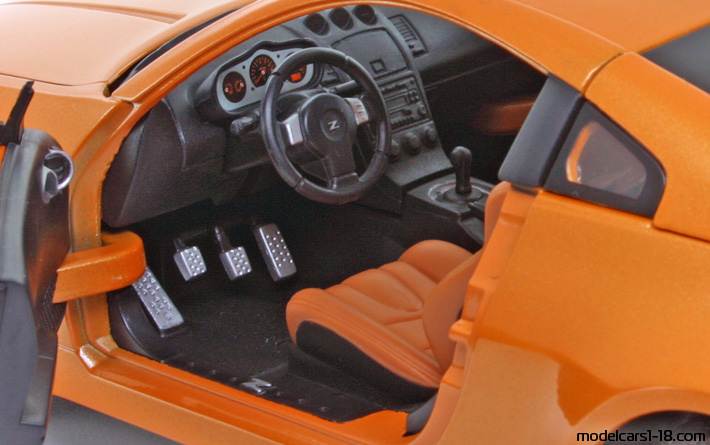 2003 - Nissan 350Z (Z33) Road Signature 1/18 (Orange) Innenraum Armaturenbrett