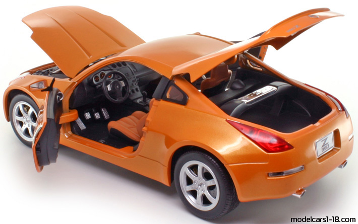 2003 - Nissan 350Z (Z33) Road Signature 1/18 (Orange) Zu öffnende Teile