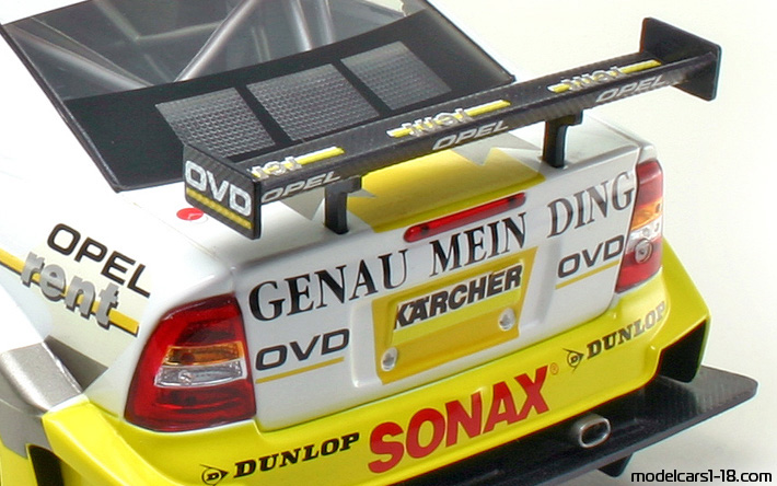 2000 - Opel Astra V8 DTM Action Collectibles 1/18 (Weiß / Gelb) Kofferraum / Klappbare Scheinwerfer