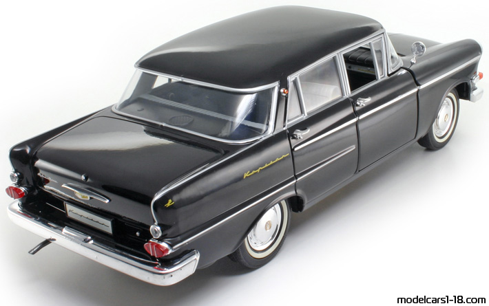 1961 - Opel Kapitan Revell 1/18 (Чёрный) Задняя правая сторона