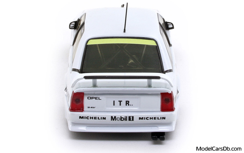 1991 - Opel Omega 3000 24V Minichamps 1/43 (White) Rear end