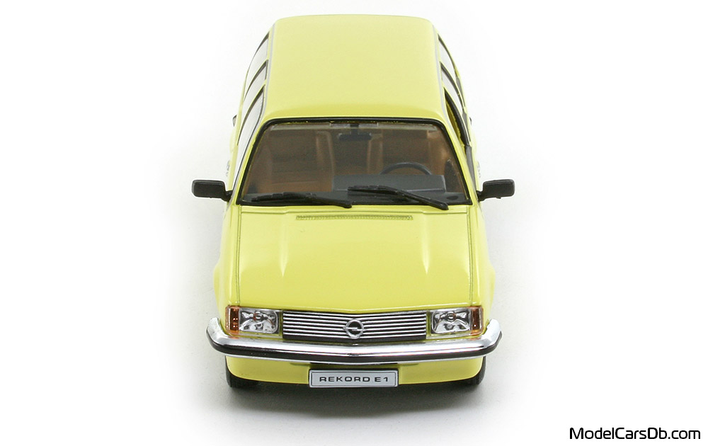 1977 - Opel Rekord Caravan 2.0 E Altaya 1/43 (Yellow) Front end