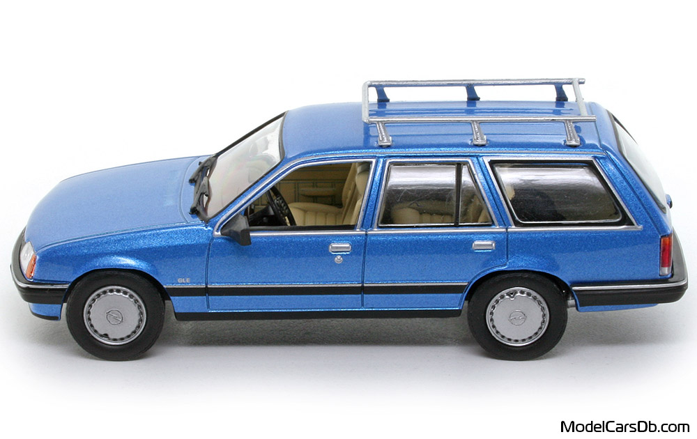 1982 - Opel Rekord Caravan 2.0 E Altaya 1/43 (Blue) Side