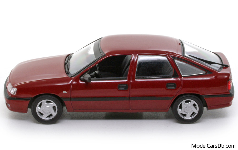 1988 - Opel Vectra GL Altaya 1/43 (Red) Side