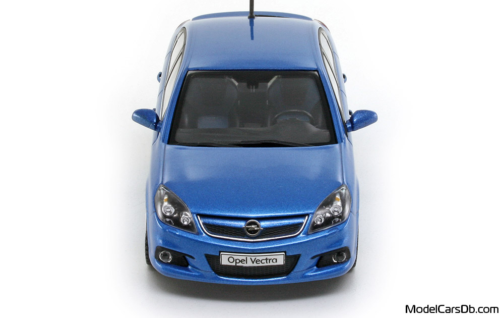 2005 - Opel Vectra OPC Schuco 1/43 (Blue) Front end
