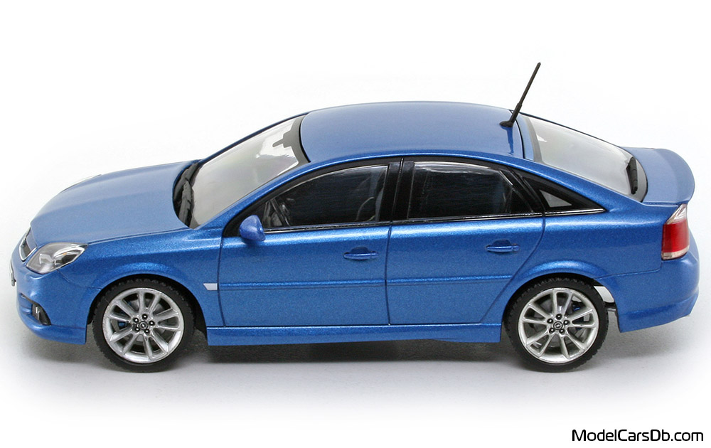 2005 - Opel Vectra OPC Schuco 1/43 (Blue) Side