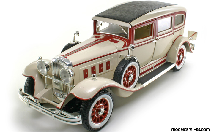 1931 - Peerless Master 8 Anson 1/18 - Vorne linke Seite